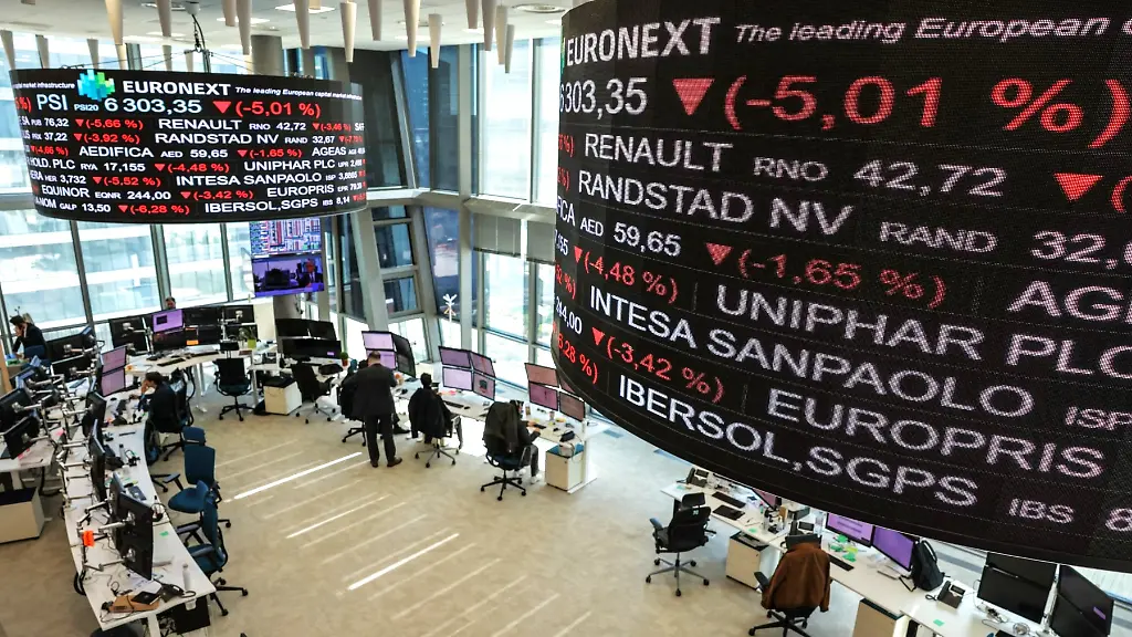 AFP-20250407-39EB4LC-v1-MidRes-FranceEconomyMarketsStocksTariffTradeUs