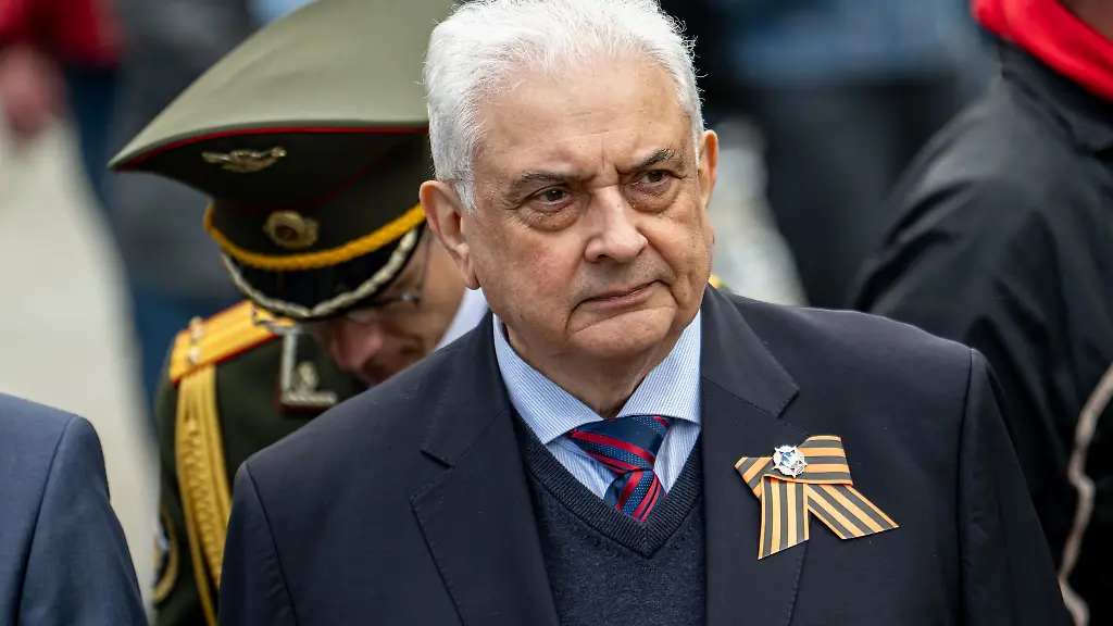 Die-BSW-Fraktion-im-Brandenburger-Landtag-hat-den-russischen-Botschafter-Sergej-Netschajew-zu-einer-Ausstellungseroeffnung-eingeladen