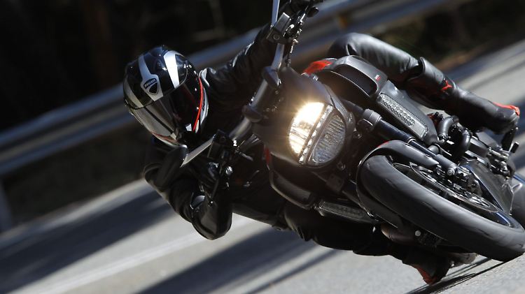 Passt in keine Kategorie: die Ducati Diavel.