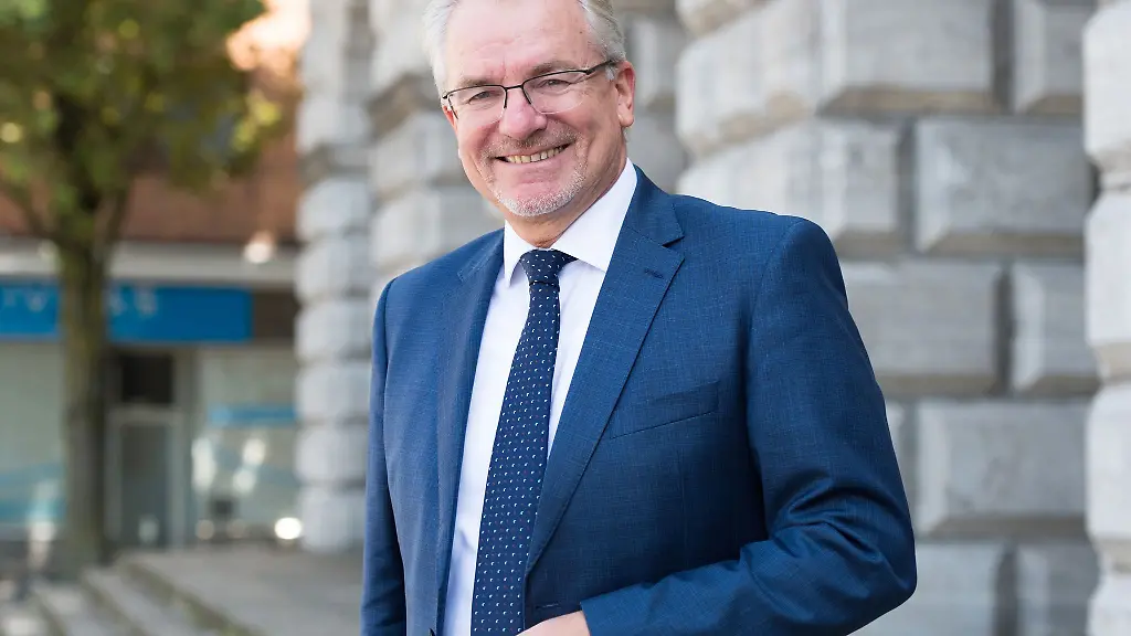 Am-Ende-doch-Grund-zur-Freude-Der-Muelheimer-OB-Marc-Buchholz