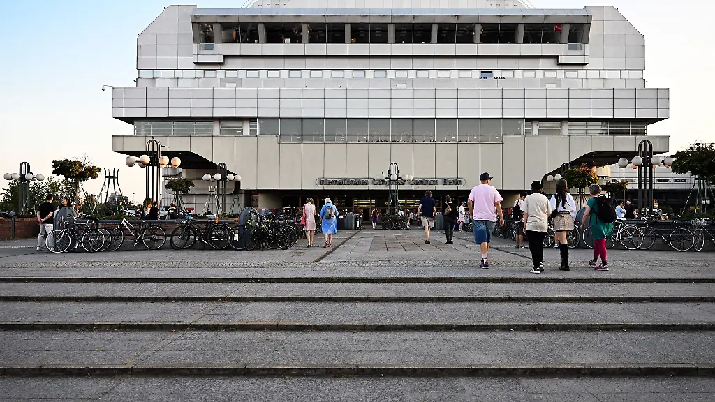 Wer-wird-das-ICC-sanieren-renovieren-gegebenenfalls-umbauen-und-anschliessend-eroeffnen-und-dauerhaft-betreiben-Der-Senat-wird-seine-Gespraeche-mit-nur-einem-Bieter-Konsortium-fortsetzen