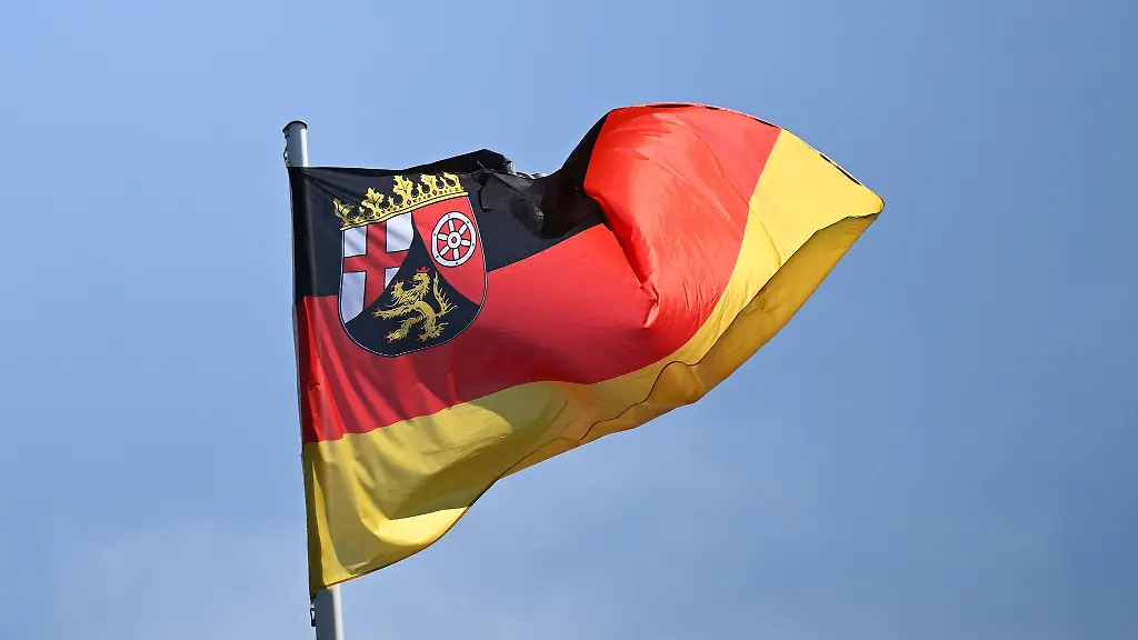 Die-Verfassungstreue-ist-Voraussetzung-fuer-die-Integritaet-einer-funktionierenden-Verwaltung-und-Grundpfeiler-einer-starken-und-wehrhaften-Demokratie-heisst-es-in-dem-Gesetzentwurf