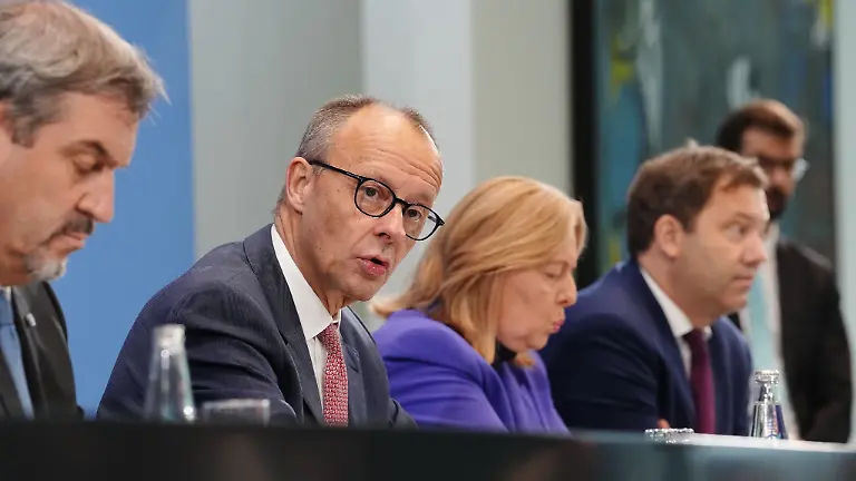 Der-Kanzler-verkuendet-die-Ergebnisse-der-Marathonsitzung