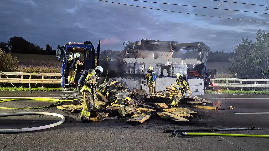 Warum-die-Daemmwolle-in-Brand-geraten-war-war-zunaechst-unklar