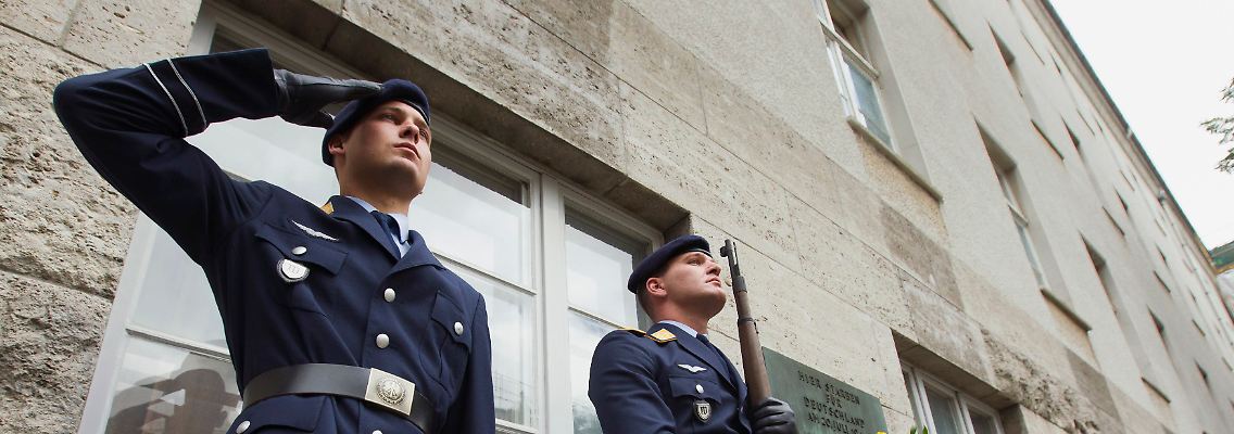 Das Gelöbnis fand in diesem Jahr im Hof des Bendlerblocks statt.