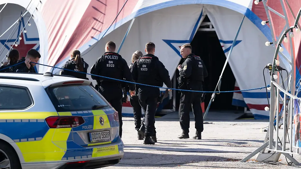 Polizisten-am-Unfallort-in-Bautzen