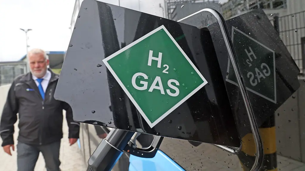 Das-Verkehrsunternehmen-Rebus-betankt-ueber-50-seiner-Busse-bereits-mit-Wasserstoff