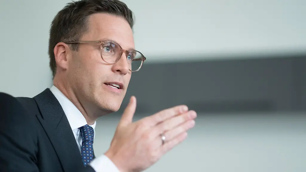 Hagel-ist-dafuer-Soldatinnen-und-Soldaten-wieder-in-die-Schulen-zu-holen