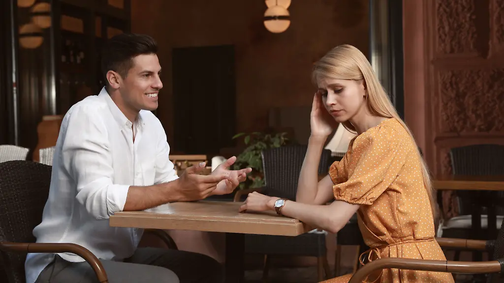 epi-1003157436-ADOBE-FOTO-STOCK-450724688-Young-woman-having-b