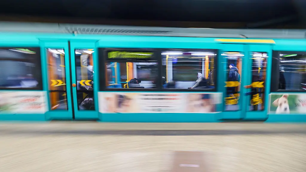 Wann-fuehlt-man-sich-in-einer-U-Bahnstation-sicher-Wie-muss-eine-Haltestelle-aussehen-damit-sie-von-Fahrgaesten-als-sauber-empfunden-wird-Das-soll-mit-einem-Forschungsprojekt-in-Frankfurt-herausgefunden-werden