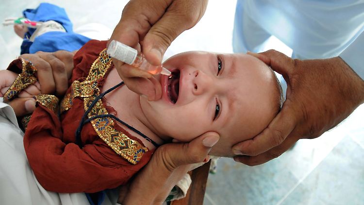 Polio-Impfung in Peshawar: Pakistan ist eines der letzten Länder der Welt, in denen die Kinderlähmung noch auftritt.