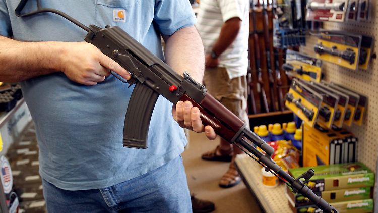 In den USA löst der Amoklauf eine erneute Debatte über das Waffenrecht aus.