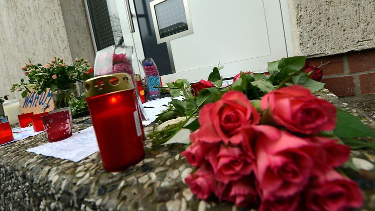 Vor dem Haus der Familie in Ilsede.