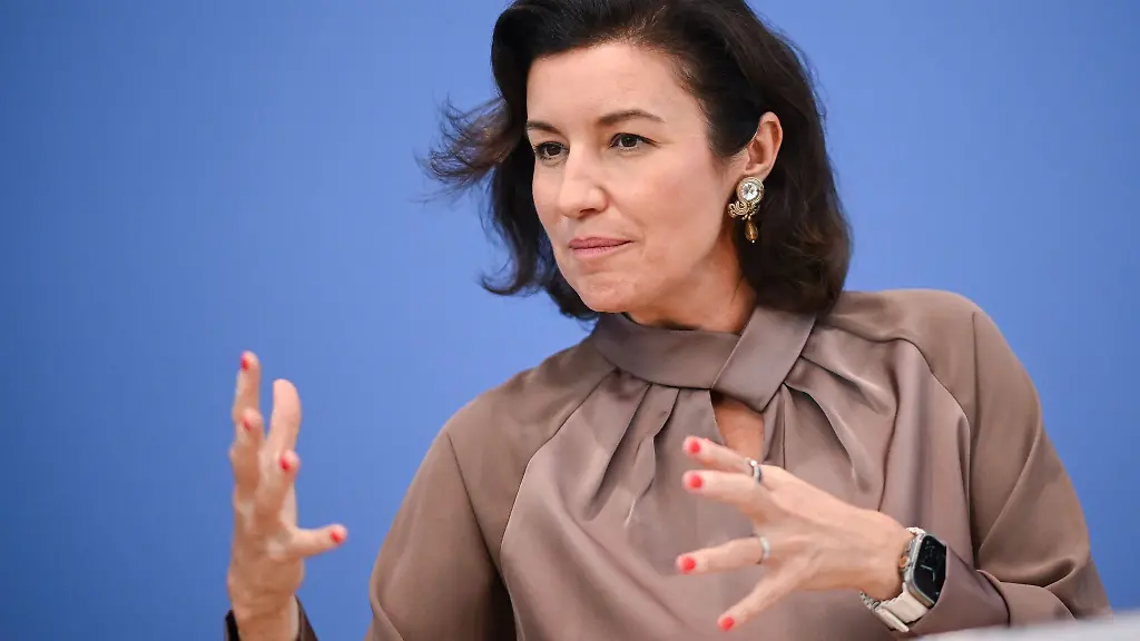 Bundesforschungsministerin-Dorothee-Baer-CSU-nennt-Gruende-warum-aus-der-Deutschen-Agentur-fuer-Transfer-und-Innovation-DATI-in-Thueringen-nichts-wird