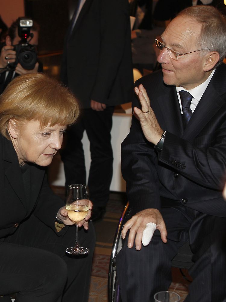 Schäuble will dem Schuldenabbau den Vorrang geben und predigt lieber Wasser als Wein.