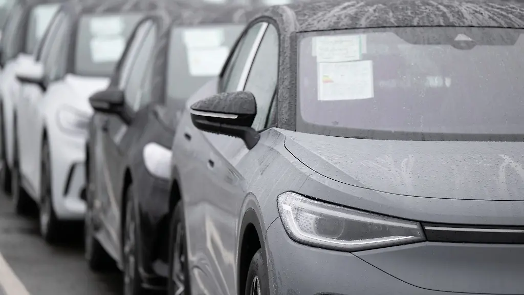 Kretschmer-stellt-das-Verbrenner-Aus-infrage