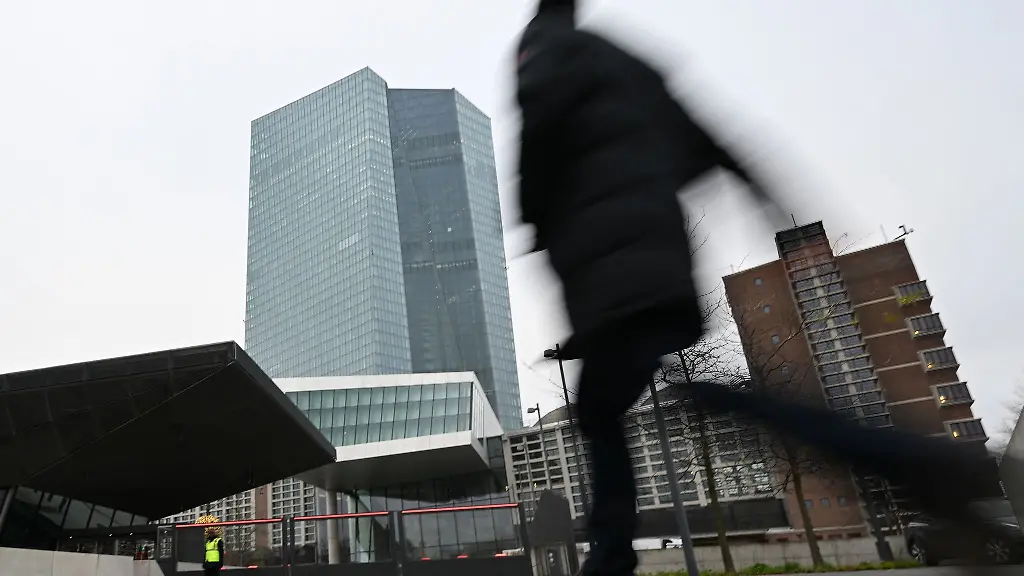 Das-Strassenverkehrsamt-befragte-Frankfurter-nach-ihren-Spaziergaengen-durch-die-Stadt