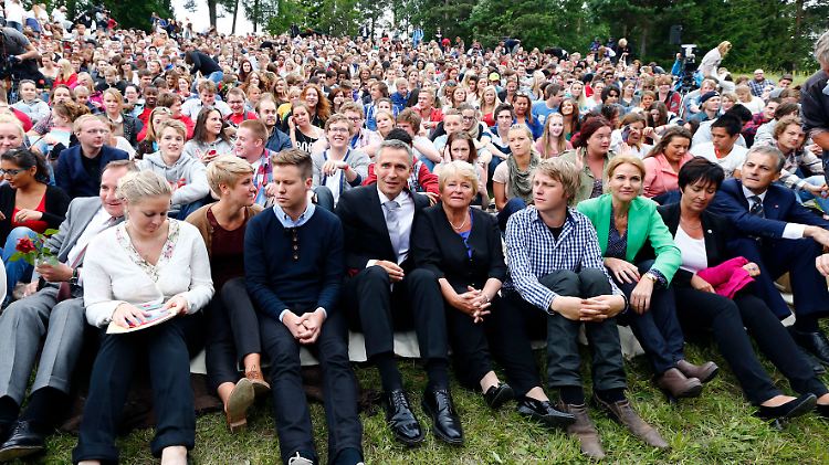 Überlebende und Hinterbliebene des Massakers konnten unter Ausschluss der Öffentlichkeit trauern.