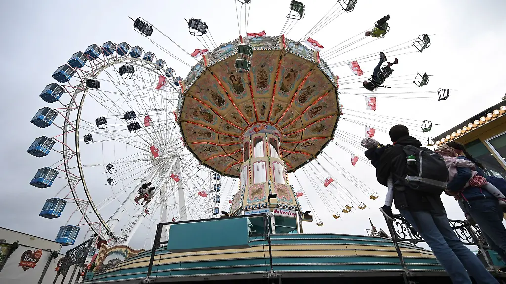 Mit-Spannung-wird-nach-17-Festtagen-die-Bilanz-der-Veranstalter-Schausteller-und-Festwirte-erwartet