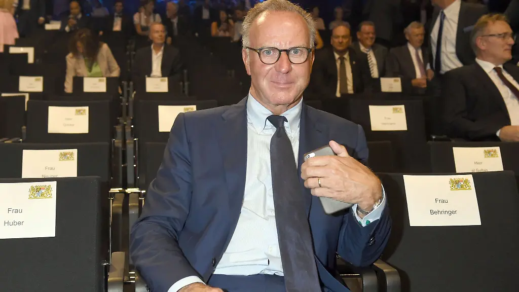 Schon-vor-zehn-Jahren-nahm-Karl-Heinz-Rummenigge-einen-Bayerischen-Sportpreis-entgegen-damals-stellvertretend-fuer-die-Profimannschaft-des-erfolgreichsten-deutschen-Fussballvereins