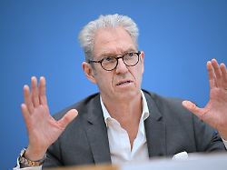 "Leute sind ja nicht dumm": Kassenärztechef will Gesundheitssystem mit Leistungskürzungen und Tabaksteuer retten