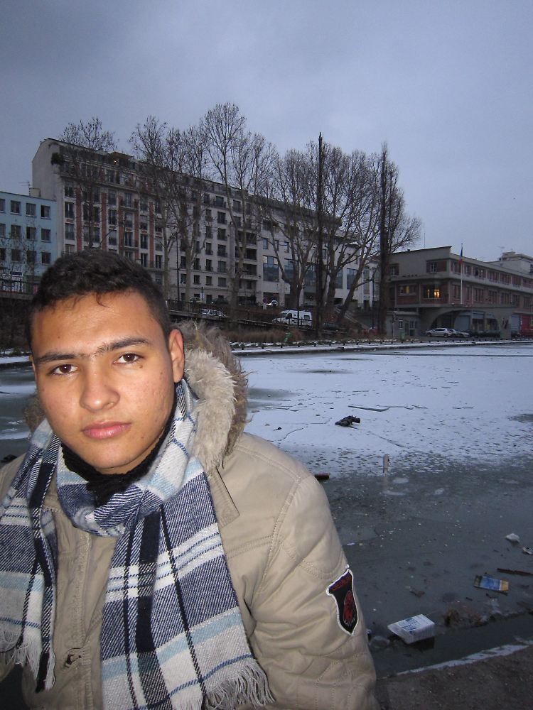 Abdullah ist 16 Jahre alt. Mit 7000 Euro schickten ihn seine Eltern los.