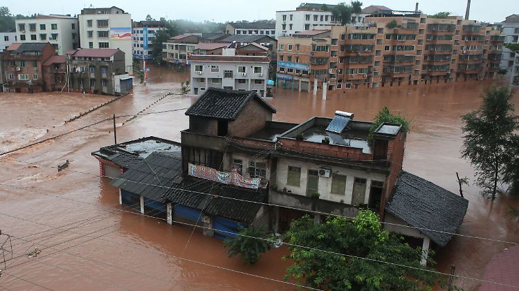 Auch andere Regionen des Landes - hier die Stadt Neijiang - sind schwer betroffen.