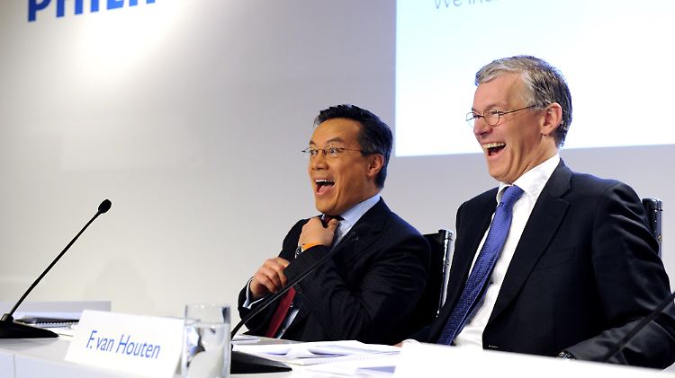 Philips-Chef Frans van Houten (r.) und sein Finanzvorstand Ron Wirahadiraksa haben allen Grund zur Freude (hier bei der Vorstellung der jüngsten Jahresbilanz).