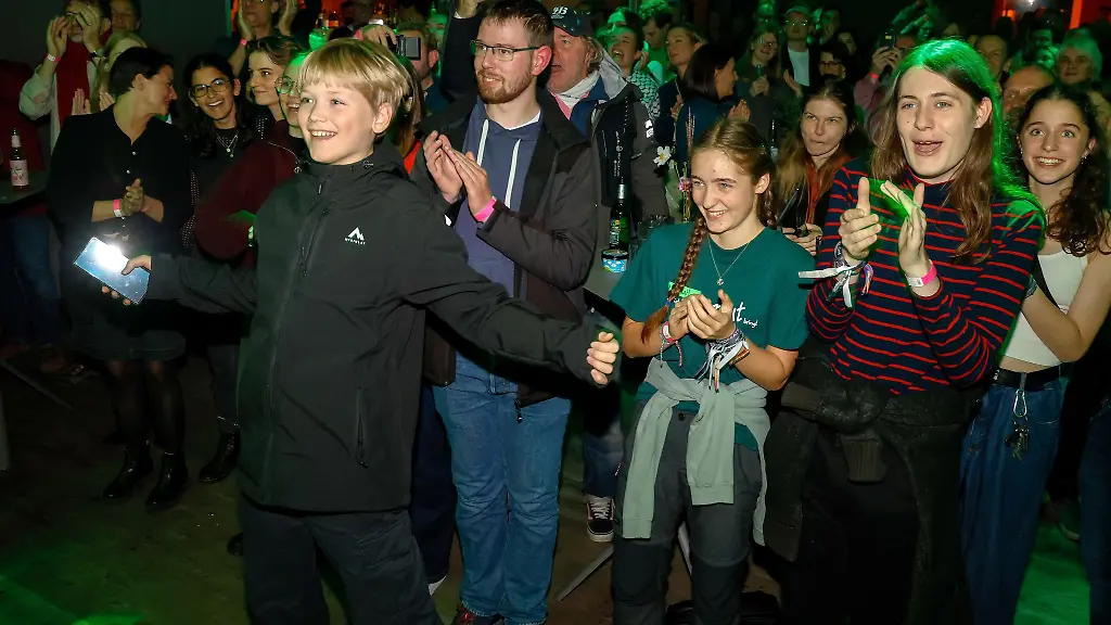 Die-Unterstuetzer-des-Volksentscheids-fuer-einen-strengeren-Klimaschutz-liegen-bei-der-Auszaehlung-deutlich-vorn
