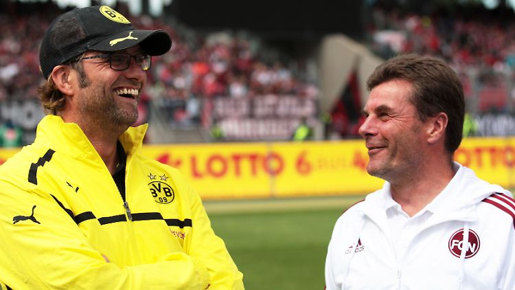 Gut gelaunte Kollegen: Dortmunds Trainer Jürgen Klopp und Nürnbergs Dieter Hecking.