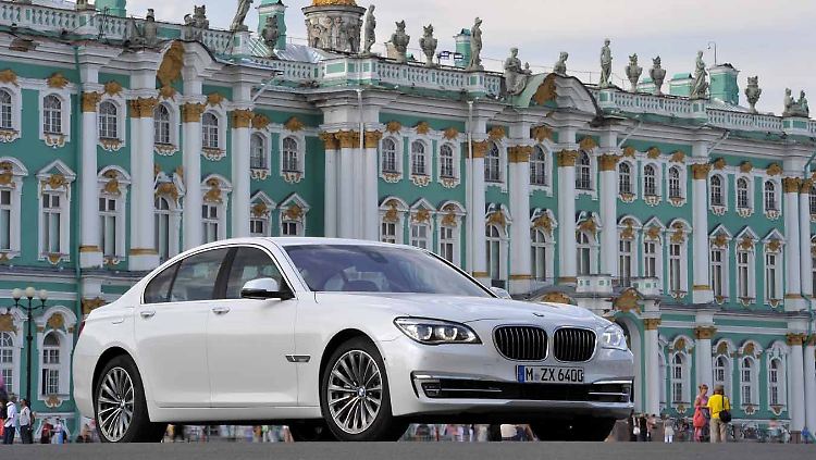 Hochkultur auf Rädern: So möchte BMW seine neue Top-Limousine verstanden wissen.