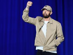 Nach gefährlicher Überdosis : Eminem zelebriert 18 Jahre Abstinenz