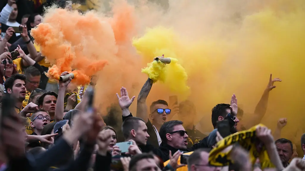 Fans-von-Dymano-Dresden-feierten-im-Mai-ausgelassen-den-Aufstieg