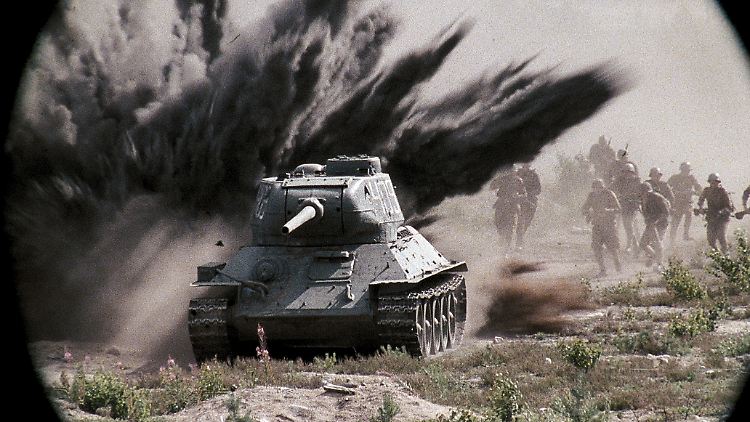 Angriff der Roten Armee: T-34 rücken vor.