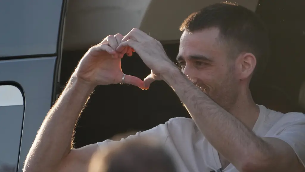 98707b3aeb4d53f5f3aeb5b2a134c4c5