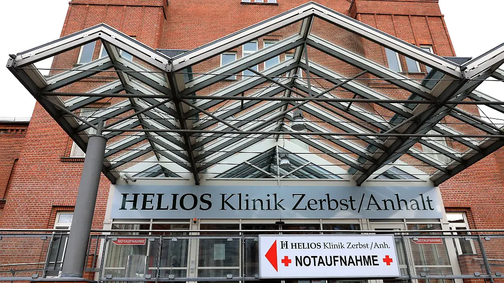 Das-Helios-Klinikum-in-Zerbst-stellt-den-stationaeren-Betrieb-zum-Jahresende-ein-270-Beschaeftigte-bangen-um-ihre-Jobs-Politiker-fordern-Loesungen