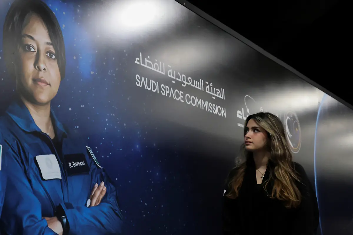 2023-05-22T063115Z-968980313-RC2B31ALO1V5-RTRMADP-3-SPACE-SAUDI-EXPLORATION-FANS