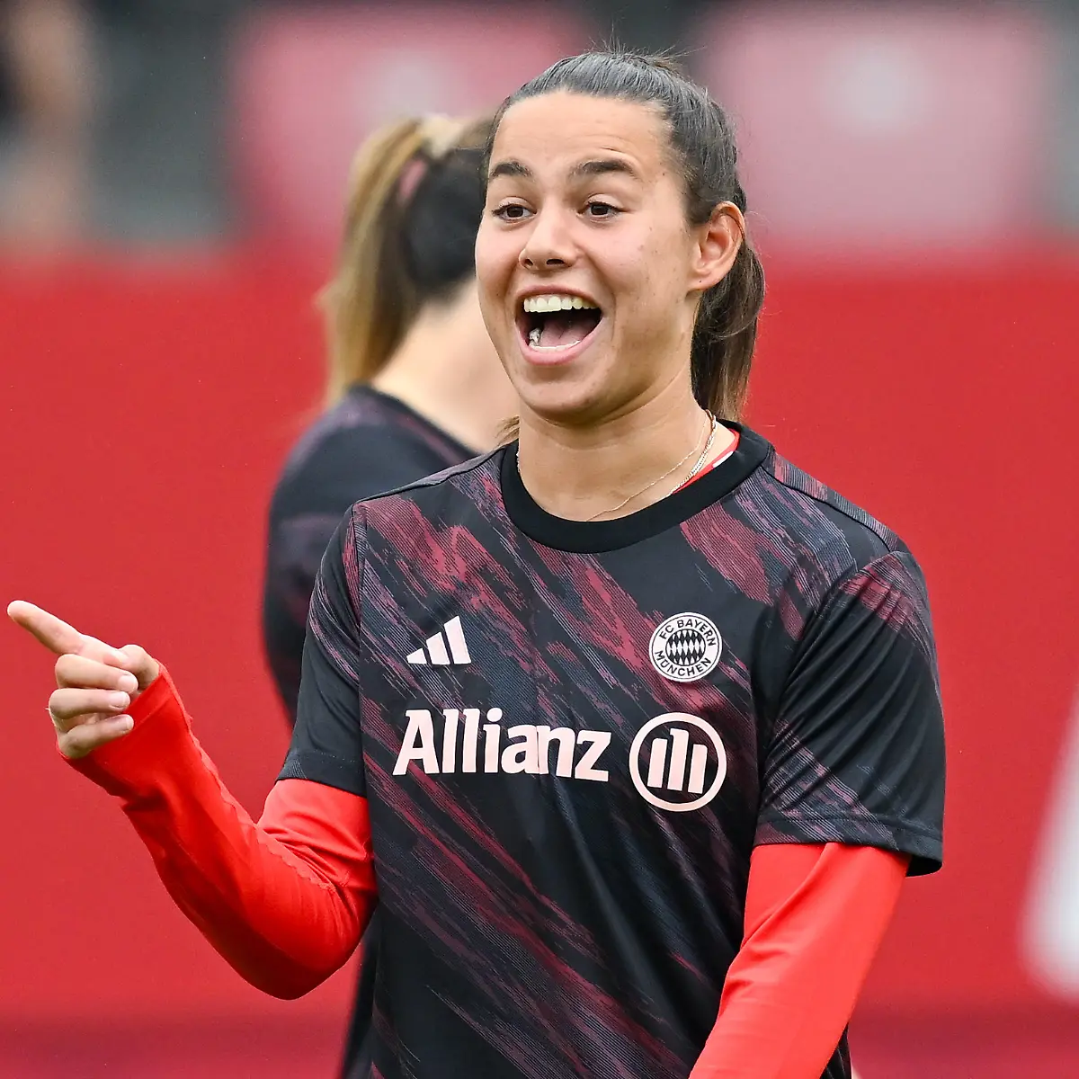 Hoffnungsträgerin kehrt zurück: DFB-Team startet mit drei Neuen und Lena  Oberdorf ins Revanche-Spiel - ntv.de