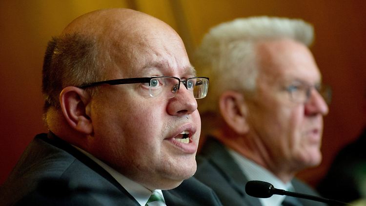 Altmaier (vorn) und Kretschmann trafen sich in Stuttgart.