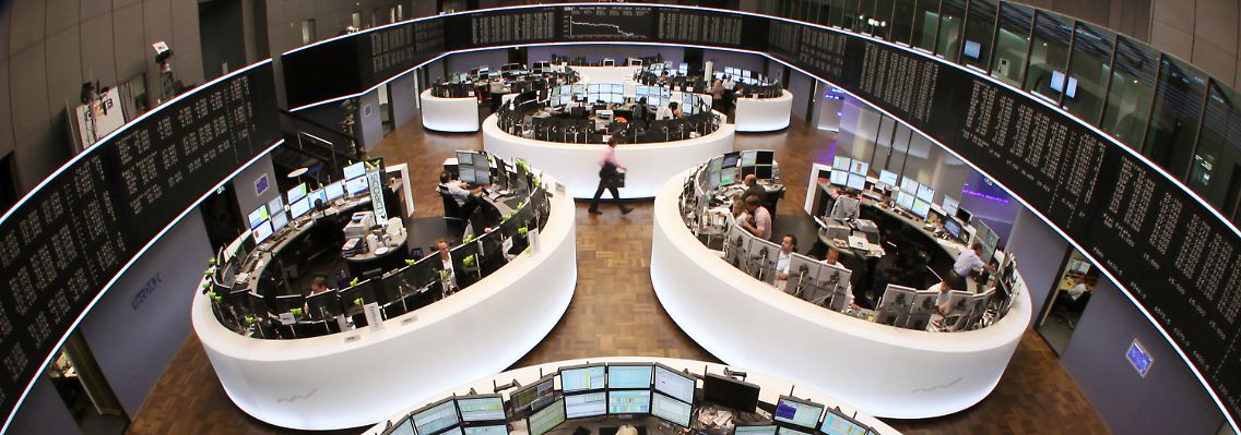 Blick in den Frankfurter Handelssaal: Die Nervosität hinterlässt weiße Zacken an der Wand.