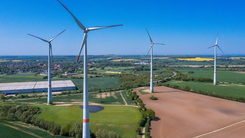 Neue-Windparks-sollen-die-Oekostromproduktion-erhoehen-Doch-regt-sich-in-den-betroffenen-Regionen-oft-Widerstand-Eine-bessere-Beteiligung-an-den-Ertraegen-soll-das-aendern