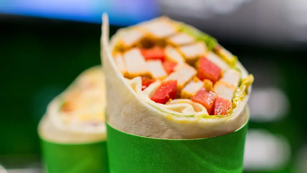 Der-hier-ist-richtig-voll-aber-viele-der-untersuchten-Wraps-beim-Marktcheck-der-Verbraucherzentralen-waren-viel-Teig-mit-Sosse-und-wenig-Fuellung