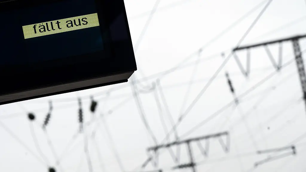 Nach-Angaben-der-Bahn-ist-ein-Stellwerk-in-Koeln-Kalk-betroffen