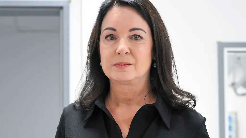 Gesundheitsministerin-Britta-Mueller-sieht-in-der-neuen-Station-ein-starkes-Signal-fuer-die-Menschen-in-der-Region