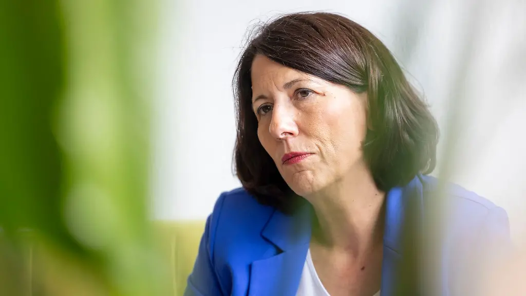 FDP-Spitzenkandidatin-und-Wirtschaftsministerin-Daniela-Schmitt-will-keine-Lockerung-der-Fristen-fuer-Krankschreibungen