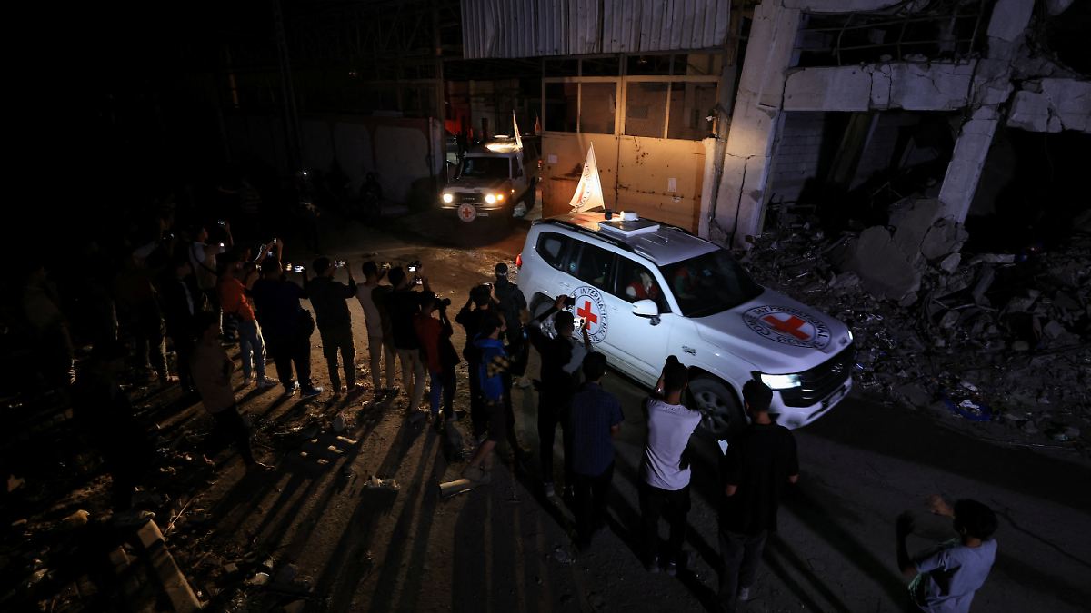 Geiseln Israel Viele Geiseln fehlen noch: Israel droht Hamas mit Wiederaufnahme der ...