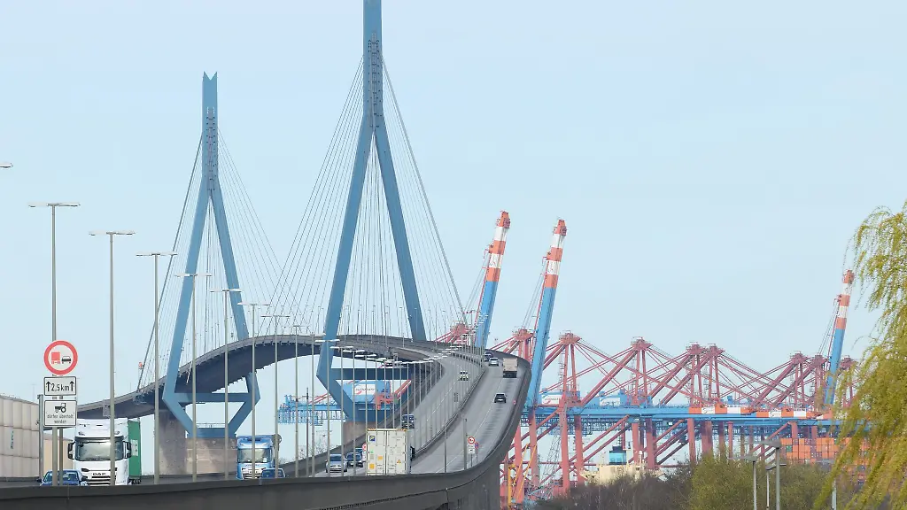 Weil-Schweissarbeiten-nicht-abgeschlossen-werden-konnten-muss-die-Koehlbrandbruecke-nach-Angaben-der-Hamburg-Port-Authority-Ende-Oktober-erneut-fuer-ein-Wochenende-gesperrt-werden