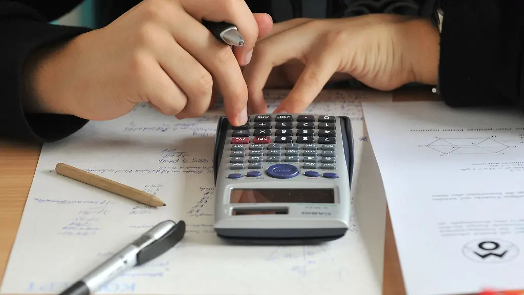 Viele-Neuntklaessler-in-Bremen-und-Niedersachsen-tun-sich-mit-Mathe-und-Naturwissenschaften-schwer