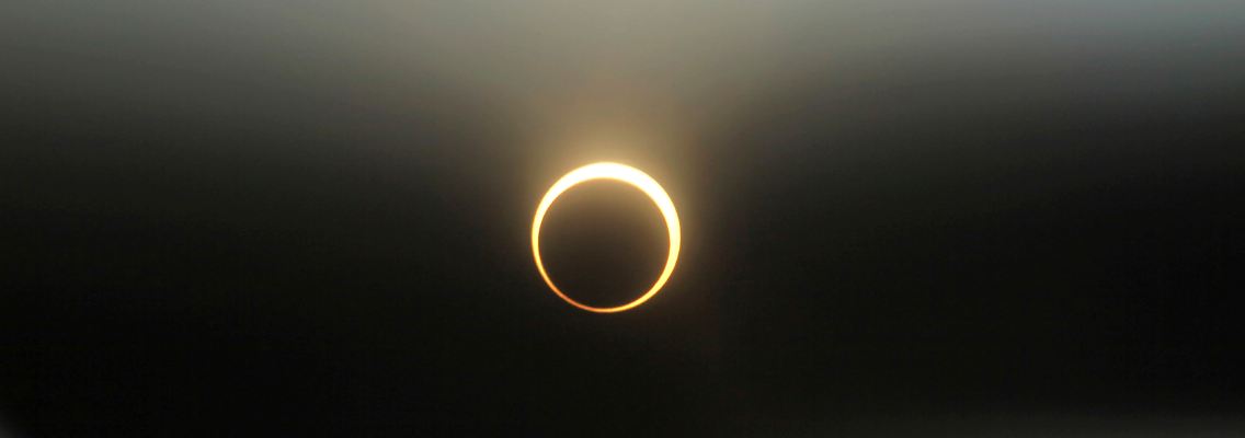 Die Feuerkranz-Sonnenfinsternis fotografiert in Nakuru, 160 Kilometer westlich der kenianischen Hauptstadt Nairobi.