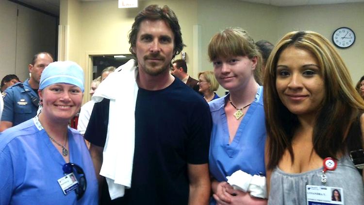 Christian Bale tat sein Möglichstes, um den Verletzten des Kino-Attentats zu helfen.